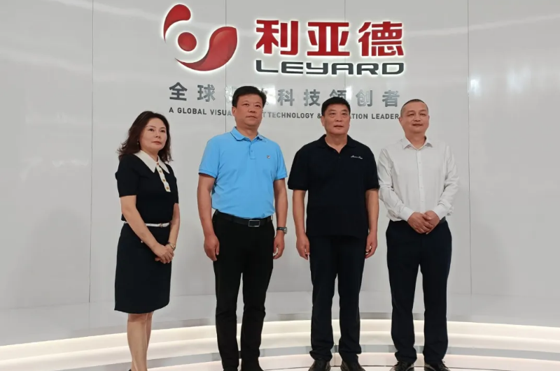 信阳副市长李新伟一行光临J9集团集团南方总部走访调研